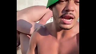 Ao vivo diretamente da Mans&atilde;o Hot&period; Carnaval a todo vapor por aqui